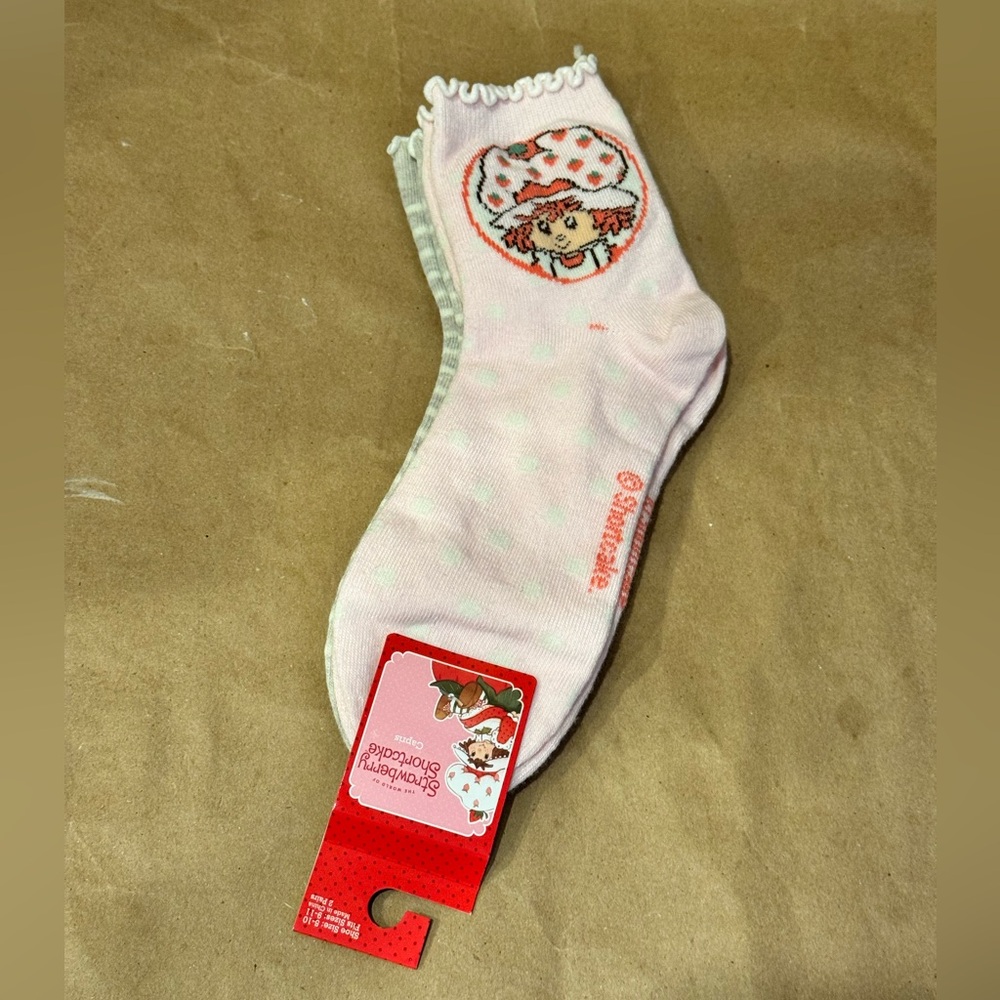 Strawberry Shortcake and Orange Blossom 2 Pairs of Ankle Socks. Shoe size 5-10